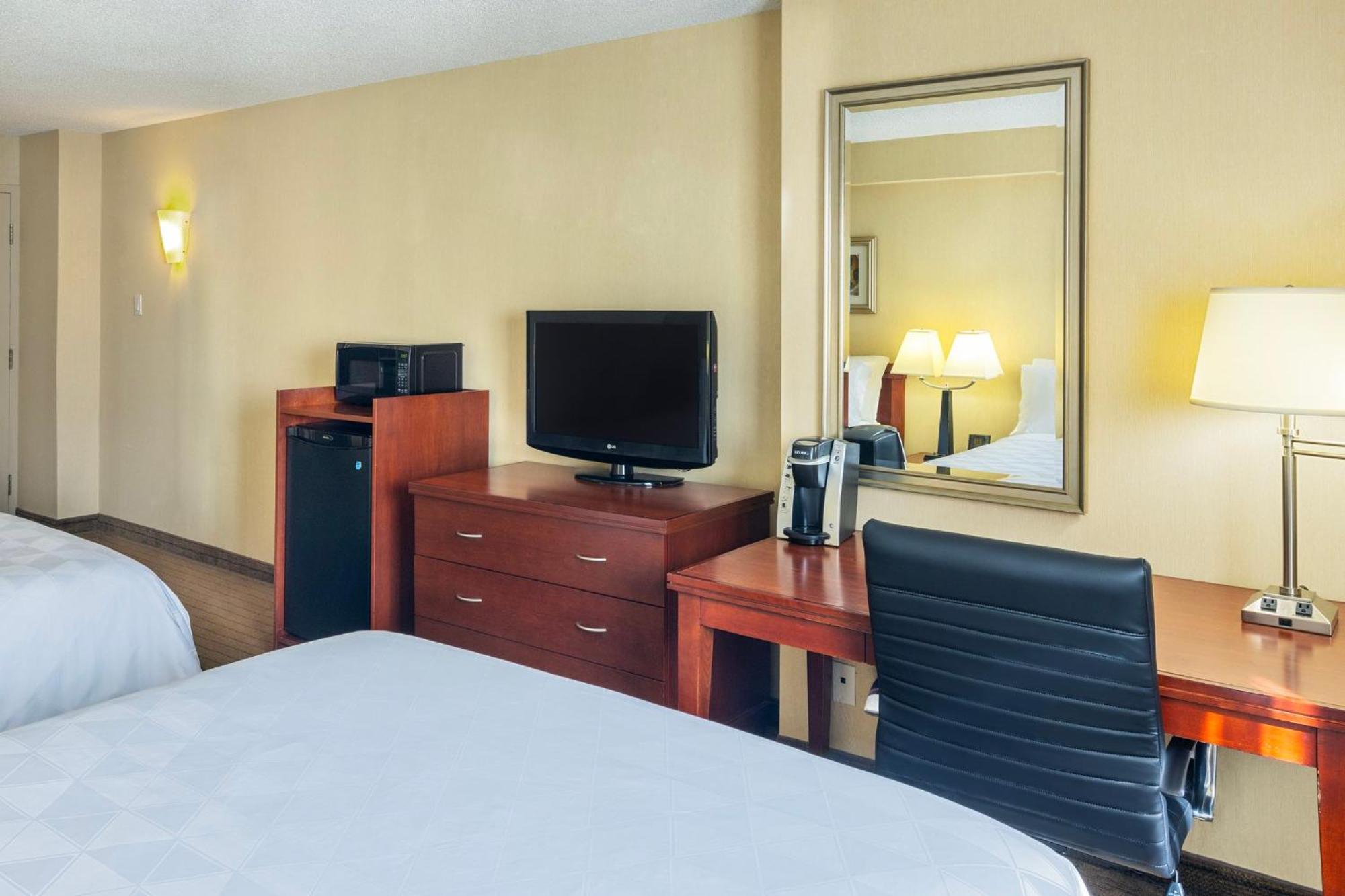 Holiday Inn Laval Montreal By Ihg Экстерьер фото