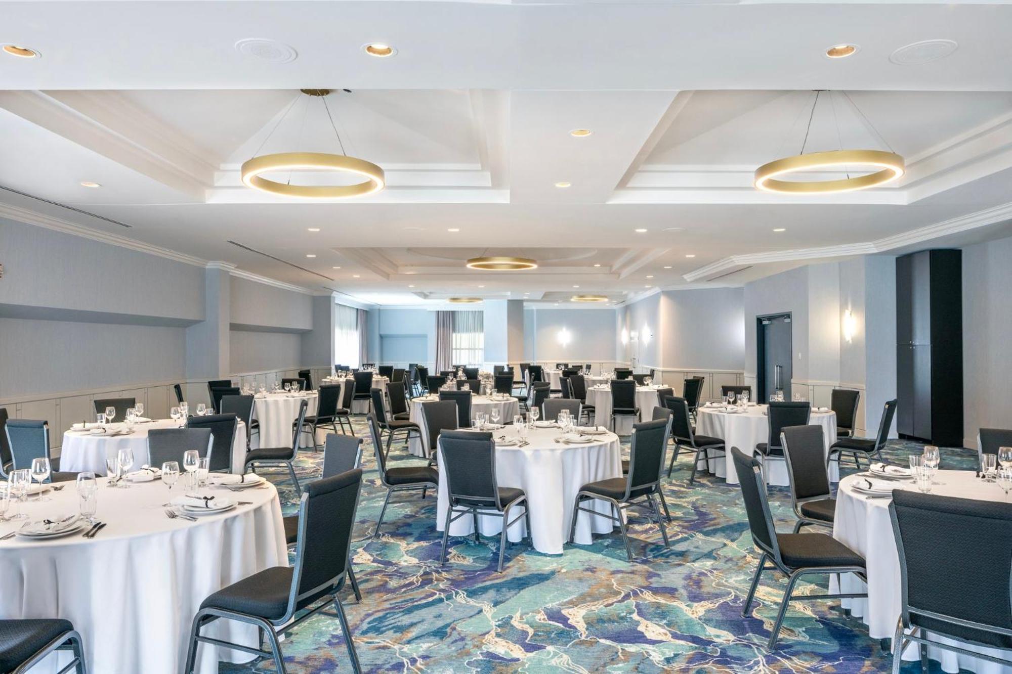 Holiday Inn Laval Montreal By Ihg Экстерьер фото