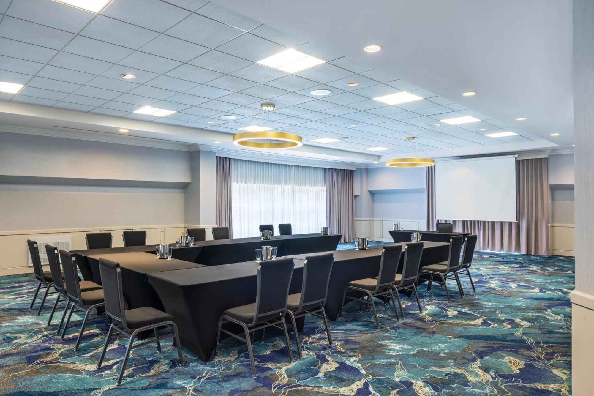 Holiday Inn Laval Montreal By Ihg Экстерьер фото