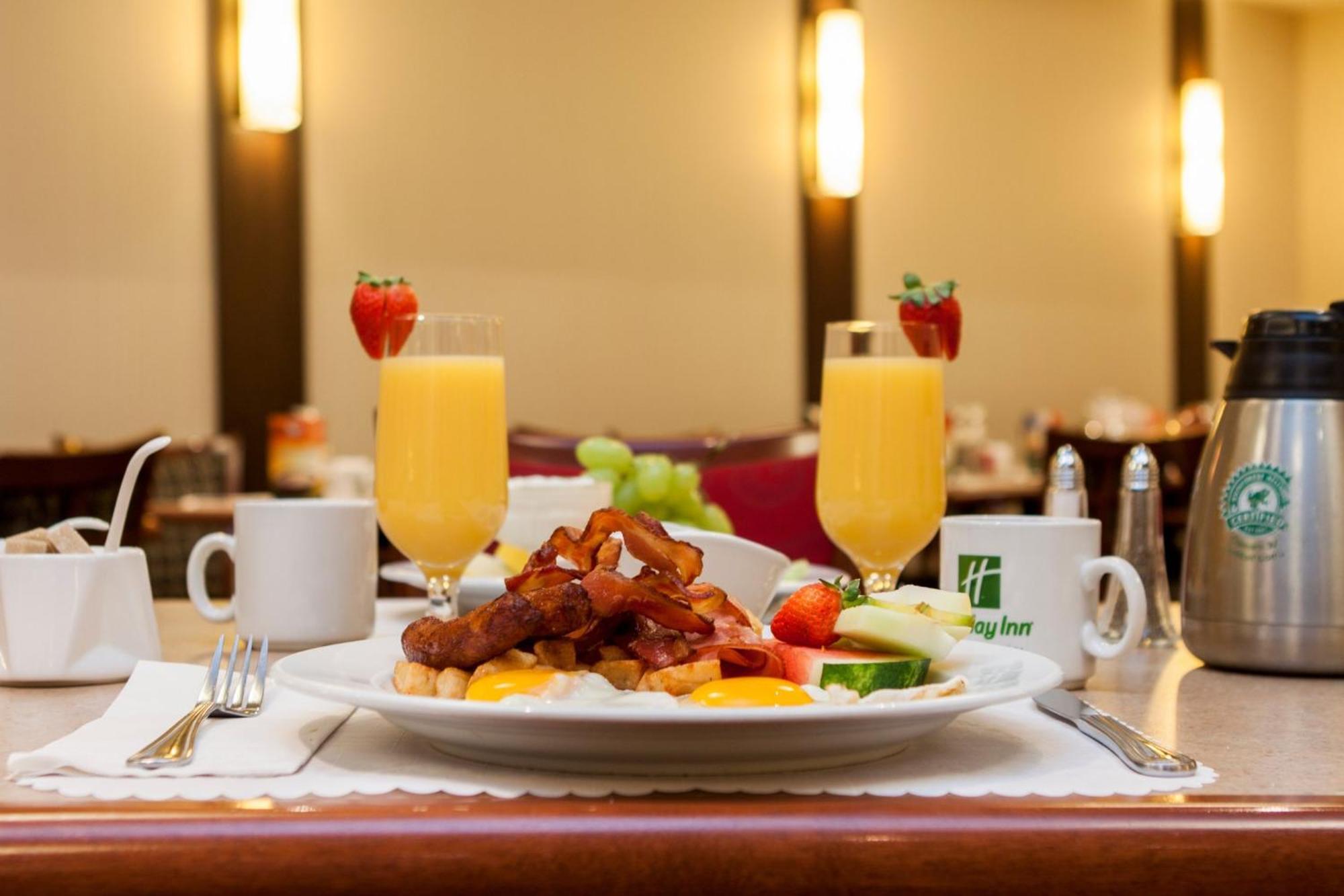 Holiday Inn Laval Montreal By Ihg Экстерьер фото