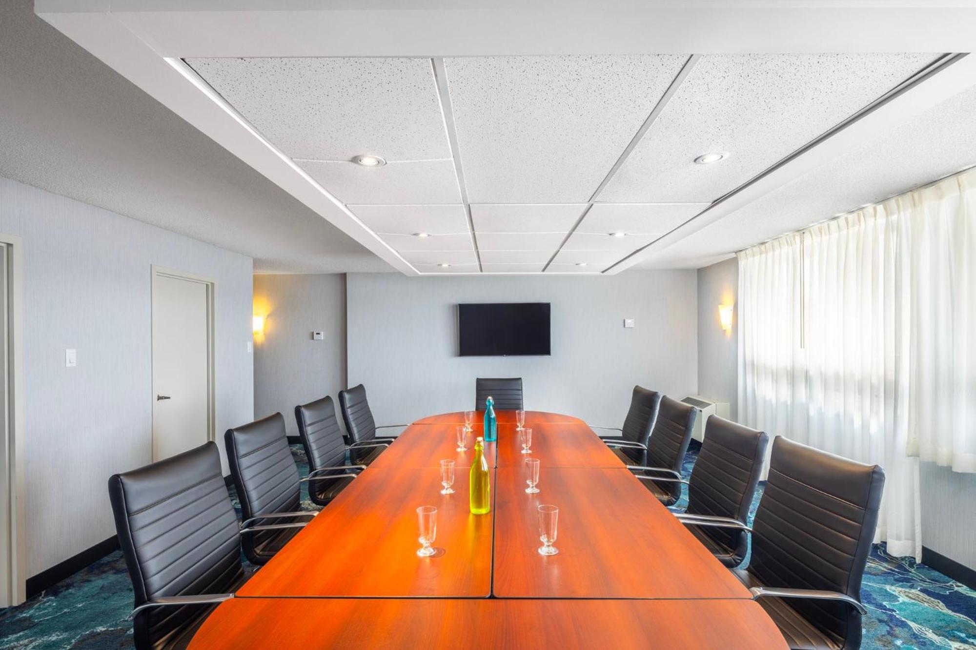 Holiday Inn Laval Montreal By Ihg Экстерьер фото