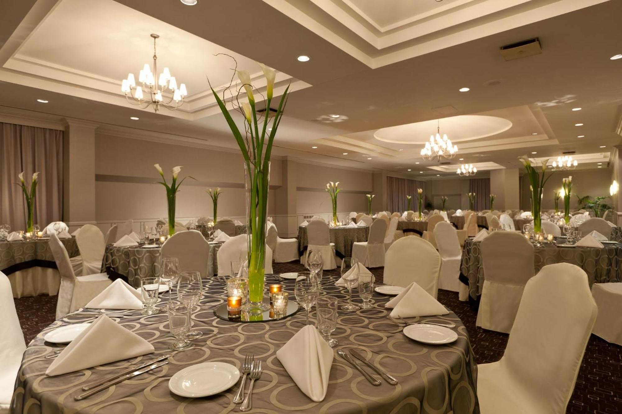 Holiday Inn Laval Montreal By Ihg Экстерьер фото