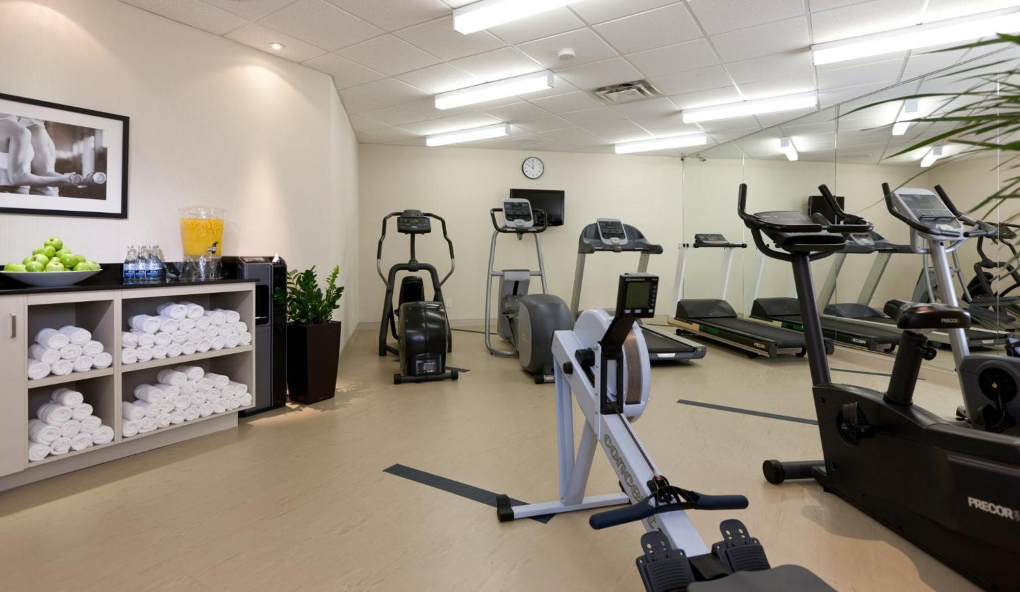 Holiday Inn Laval Montreal By Ihg Экстерьер фото